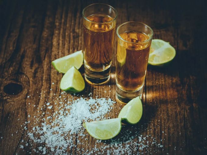 Dem Bericht ist nicht zu entnehmen, ob auch Salz und Zitrusfrüchte gefunden wurden. (Symbolbild) Tequila