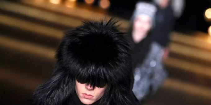 Pelz bei Modenschau von Saint Laurent Pelz bei Modenschau von Saint Laurent