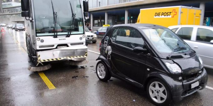 An allen drei Fahrzeugen entstand Sachschaden. Schaffhauser Polizei