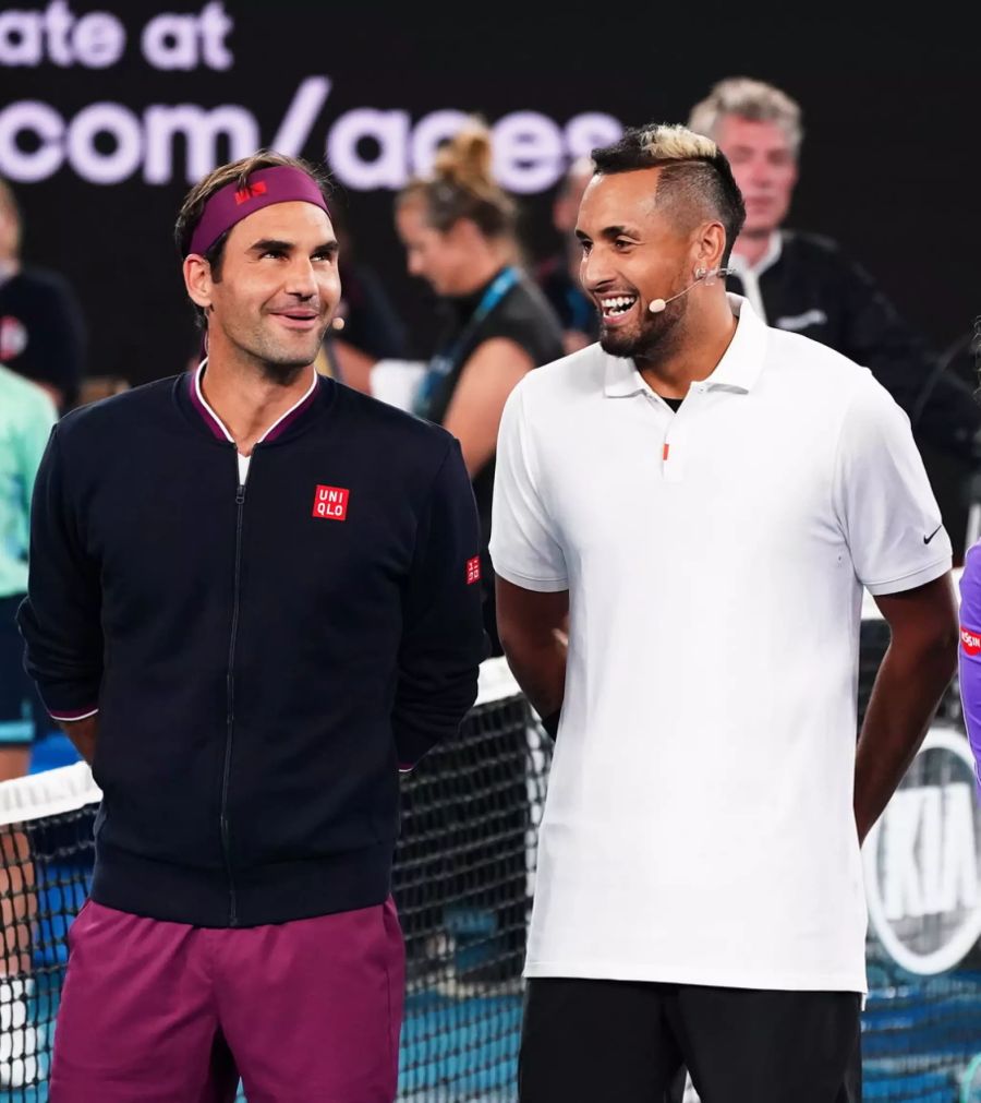 Nick Kyrgios gemeinsam mit Roger Federer in der Rod Laver Arena im Januar 2020.