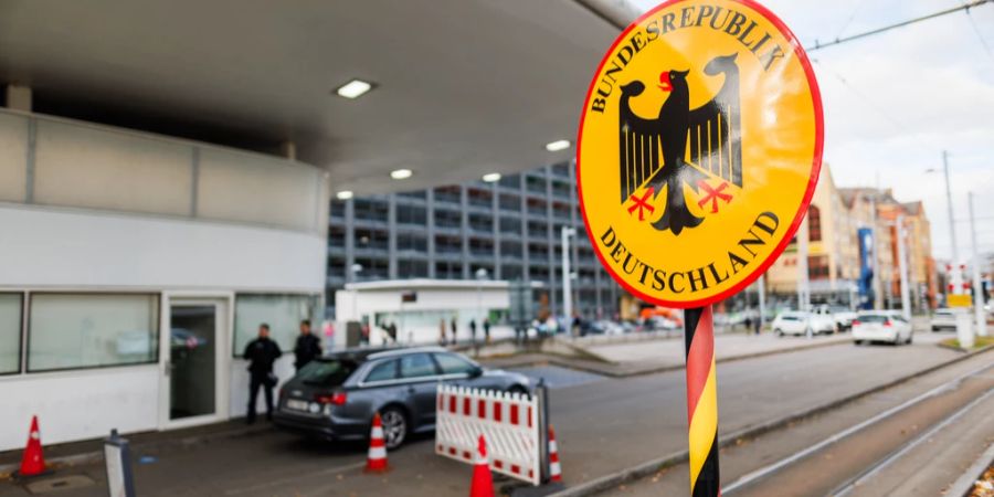 An einem Grenzübergang zwischen Deutschland und der Schweiz kam es in der Nacht auf Montag zu einem kuriosen Vorfall. (Symbolbild)