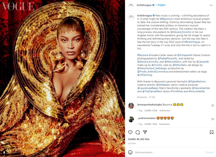 Beyoncé in einem goldenen Pailletten-Kleid.