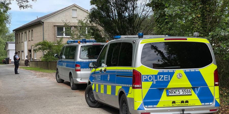 Bei der Fahndung nach einem 36-jährigen Mann im Kreis Lippe zog die Polizei starke Kräfte in Kalletal zusammen.