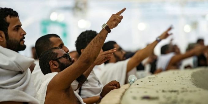 Symbolischer Akt - Pilger in Saudi-Arabien steinigen den Teufel