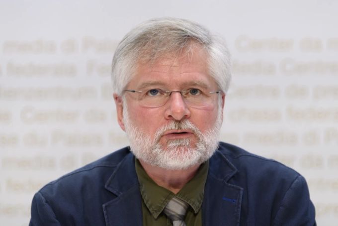 Rudolf Hauri, Kantonsarzt Zug, Präsident der Vereinigung der Kantonsärztinnen und Kantonsärzte VKS, spricht während einer Medienkonferenz zur aktuellen Situation des Coronavirus, am 1. Februar 2022 in Bern. Rudolf Hauri Coronavirus Impfung