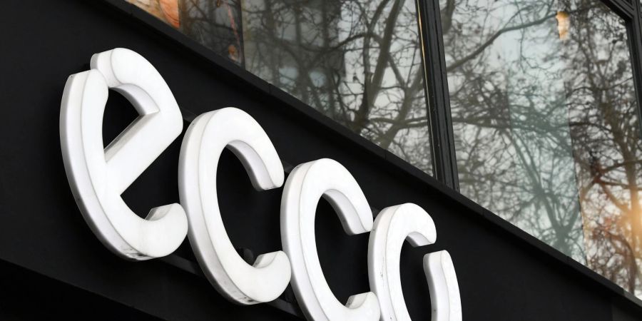 Der Schriftzug «ecco» steht über dem Eingang zu einem Geschäft des dänischen Schuhhandelsunternehmens in Berlin: Der dänische Schuhhersteller darf bald nicht mehr damit werben, Hoflieferant des Königshauses zu sein.