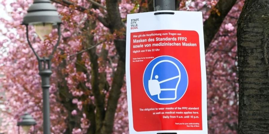 Hinweisschild zum Tragen von FFP2-Masken