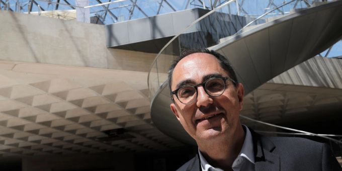 Jean-Luc Martinez, damaliger Direktor des berühmten Pariser Kunstmuseums Louvre, steht während eines Besuchs im Louvre-Museum. Jean-Luc Martinez