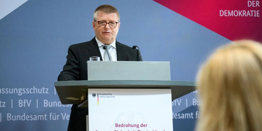 Der Präsident des Bundesamts für Verfassungsschutz, Thomas Haldenwang, spricht beim 18. Symposium des Bundesamts in Berlin.