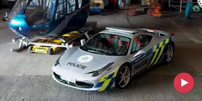 Beschlagnahmtes Auto - Mit diesem Ferrari jagt Tschechien jetzt Raser