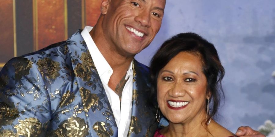 Dwayne «The Rock» Johnson und seine Mutter Ata Johnson bei einer Filmpremiere.