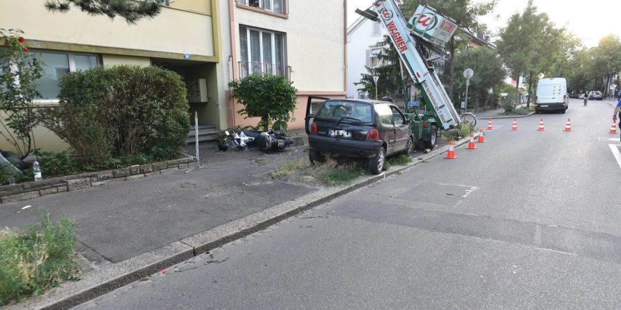 Basel: Autofahrer nach Selbstunfall verstorben (bearbeitet)