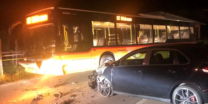 Der Autofahrer wurde leicht verletzt.