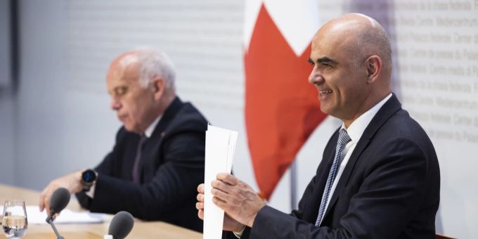 Ueli Maurer (l.) und Alain Berset dürfen zufrieden sein: Das Volk folgt dem Bundesrat und befürwortet alle drei nationalen Vorlagen. Ueli Maurer Alain Berset