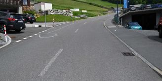 Amden SG - 20-jähriger Velofahrer bei Unfall mit Auto verletzt