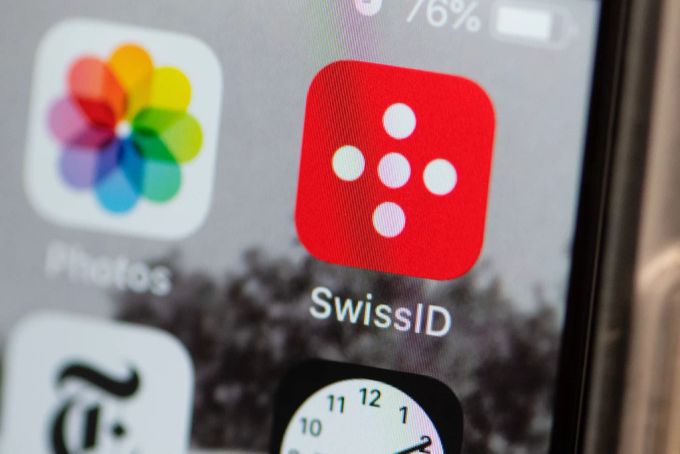 Die Swiss-ID, auch eine Art E-ID, hat ebenfalls eine App. Der Bund soll eine solche entwickeln und alleine verwalten. E-ID Bund Swiss-ID