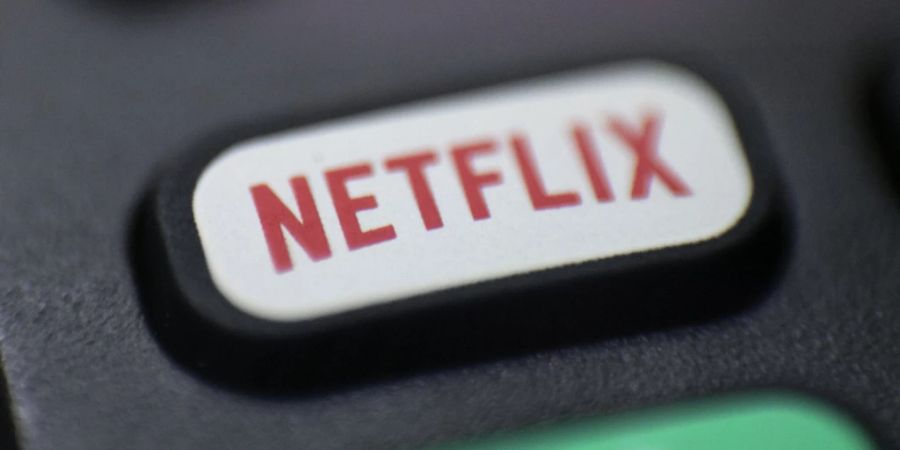 Der US-Streamingdienst Netflix hat mit enttäuschenden Abonnementzahlen die Anleger enttäuscht und die Aktie auf Talfahrt geschickt. (Archivbild)