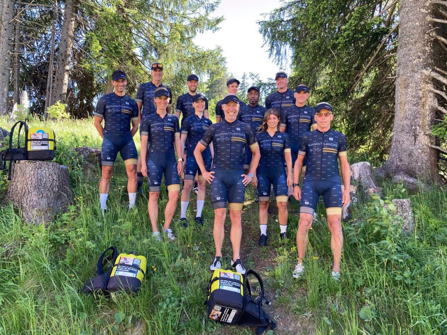 Radfahrer-Team im Wald