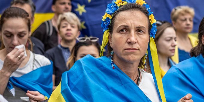 Ukrainerinnen bei einer Kundgebung vor dem Sitz des Europäischen Rates in Brüssel. Ukrainerinnen bei einer Kundgebung vor dem Sitz des Europäischen Rates in Brüssel.