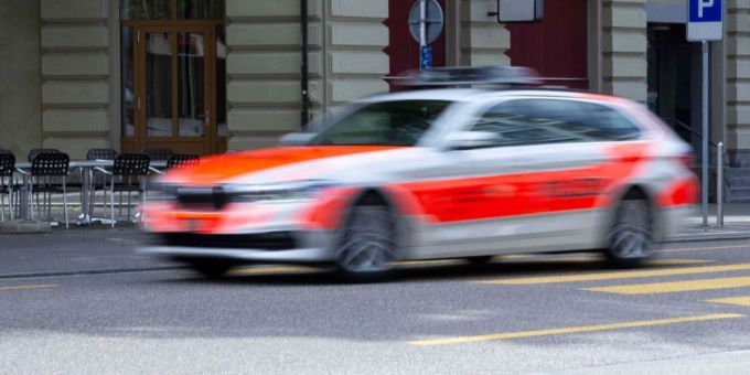 Altenrhein SG - Fahrunfähiger Lenker flüchtet mit Beifahrer zu Fuss