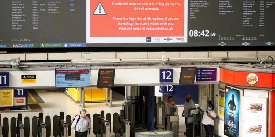 Hitzewarnung am Bahnhof Victoria in London