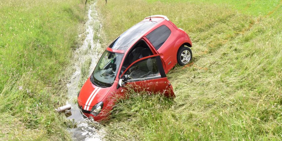 Stein AR: Lenkerin fährt in den Sonderbach