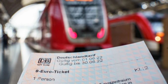 Ein frisch erworbenes 9-Euro-Ticket, aufgenommen im Frankfurter Hauptbahnhof. 9-euro-ticket