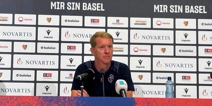 Bei der Medienkonferenz betonte Trainer Timo Schultz, dass er das Cupspiel in Saint-Blaise «seriös» angehen möchte. fc basel
