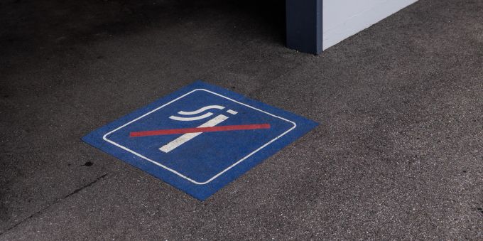 Frankreich will durch das Rauchverbot vor allem Kinder und Jugendliche schützen. Rauchverbot an öffentlichen Plätzen. (Symbolbild)