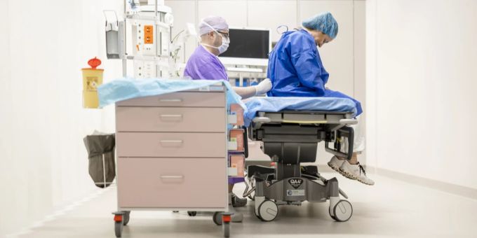 Immer mehr Spitäler setzen auf ambulante statt stationäre Behandlung – hauptsächlich um Kosten zu sparen. Ambulante Behandlung