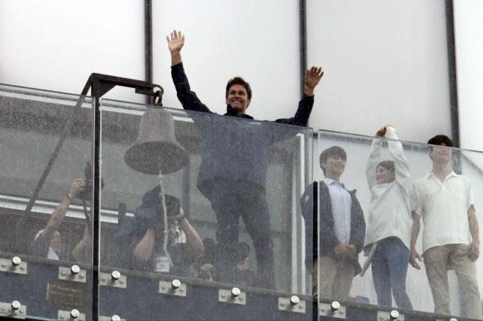 Tom Brady liess sich schon vor Spielbeginn von den Fans feiern. Tom Brady