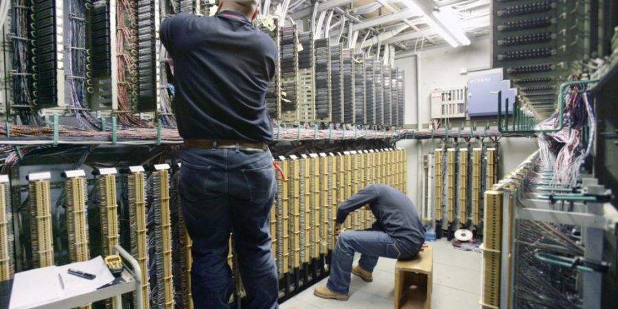 Die Lockerung des Ausländergesetzes soll nach Angaben von Bundesrat und Nationalrat beispielsweise ausländischen Informatikern, Technikerinnen oder Medizinern zugute kommen. (Archivbild)