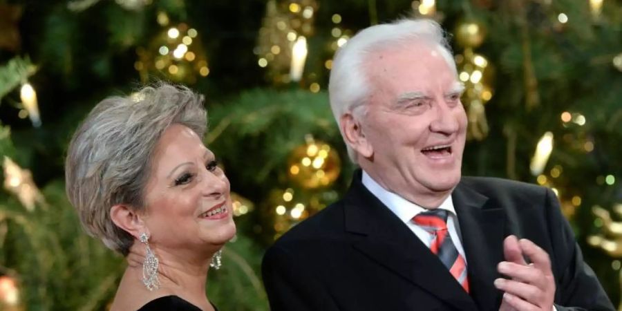 Peter Wieland mit seiner Ex-Frau Dagmar Frederic 2013 bei der Aufzeichnung der Sendung «Weihnachten bei uns» in Chemnitz. Foto: Hendrik Schmidt/dpa-Zentralbild/dpa