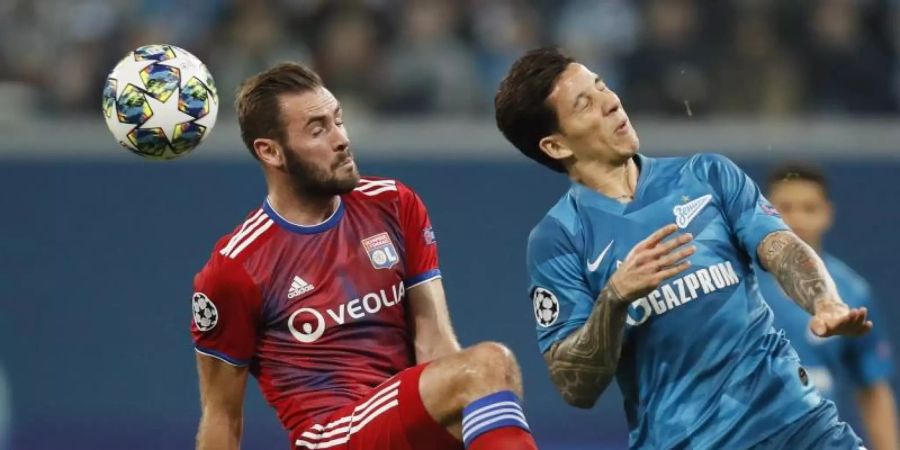 Lucas Tousart (l) wechselt zu Hertha BSC. Foto: Dmitri Lovetsky/AP/dpa