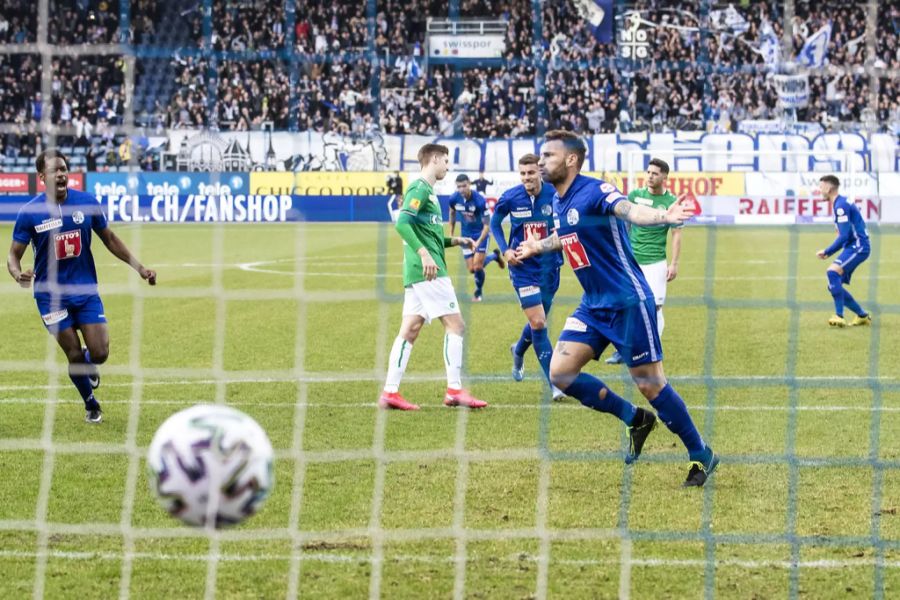 FCL-Stürmer Francesco Margiotta jubelt nach seinem Penalty-Tor gegen St.Gallen.