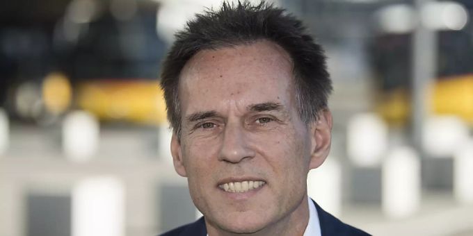 Postauto-Chef Christian Plüss will mit dem Einsatz von alternativen Antrieben mehr für den Klimaschutz tun. Bezahlen müssten dies Bund und Kantone. (Archivbild) Postauto-Chef Christian Plüss will mit dem Einsatz von alternativen Antrieben mehr für den Klimaschutz tun. Bezahlen müssten dies Bund und Kantone. (Archivbild)
