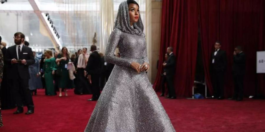 Janelle Monae trägt zur Verleihung der Academy Awards ein Kleid von Ralph Lauren. Es ist mit rund 168.000 Kristallen bestickt und hat eine offene Rückenpartie. Foto: John Locher/AP/dpa