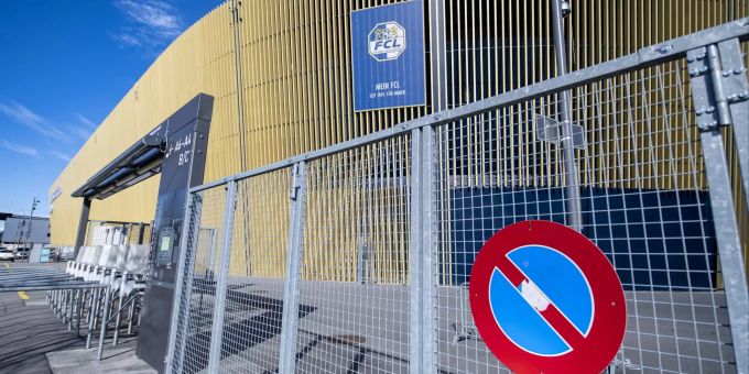 Die Eingänge bei der Swisspor-Arena in Luzern bleiben auch für die Testspiele geschlossen. Swisspor Arena Super League