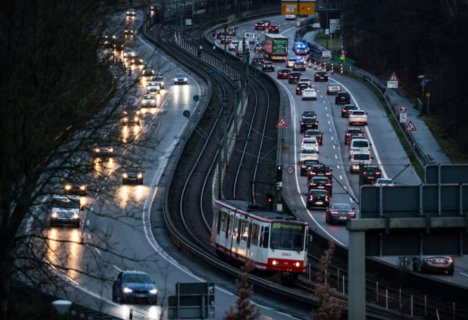 In den Städten wächst der Verkehr und damit auch die Lärmkontamination. lärmkontamination