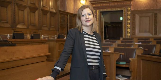 Die neu gewählte Statthalterin des Grossratspräsidiums Salome Hofer (SP) posiert im Rathaus in Basel am Mittwoch, 9. Januar 2019. Salome Hofer