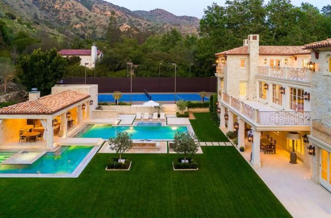 Müssen Sie dafür etwa keinen einzigen Cent umdrehen? In dieser Luxusvilla in Malibu sollen Prinz Harry und Meghan Markle seit Neustem leben. Prinz Harry Meghan Markle