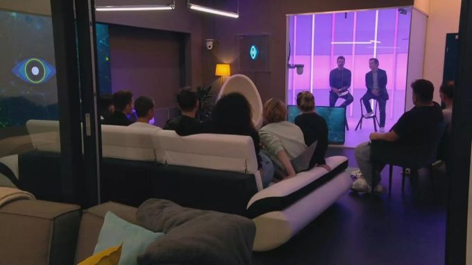 Die Kandidaten von «Big Brother» wussten bis jetzt nichts von der Krise rund ums Coronavirus – jetzt klärte Sat1 sie in einer Sondersendung endlich auf. Big Brother Coronavirus sondersendung