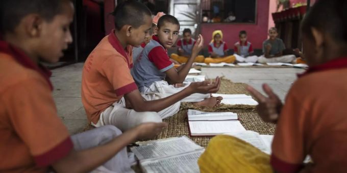 Schüler in einer Sanskrit Schule in Kathmandu, Nepal (Archivbild). Nepal