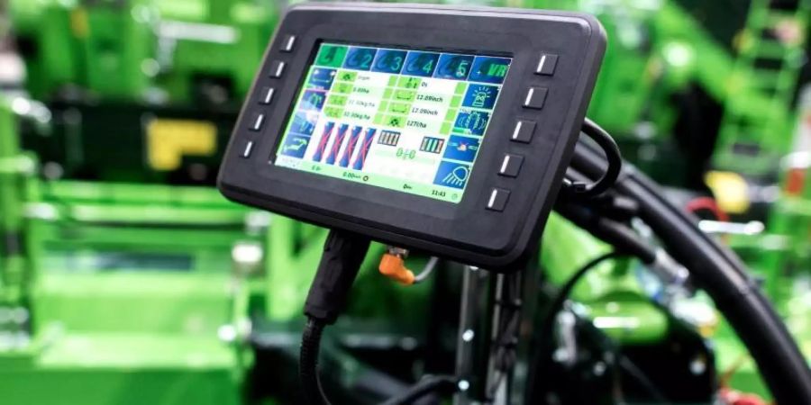 Die Digitaltechnik in der Landwirtschaft ist weit fortgeschritten - und die Folgen vielfältig. Foto: picture alliance / Hauke-Christian Dittrich/dpa