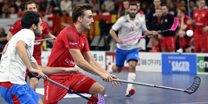 Manuel Maurer im Einsatz für die Schweiz im Halbfinal der Unihockey-WM gegen Tschechien. Unihockey-WM Schweiz Tschechien