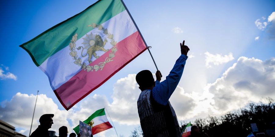 Eine Demo in Berlin für Solidarität mit den Protestierenden im Iran (Archivbild).