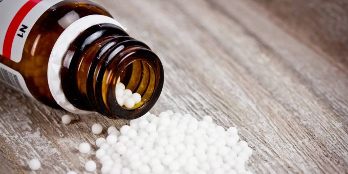 Auch Homöopathie zählt zur Alternativmedizin - und hat nachweislich keinerlei Wirkung. Homöopathie