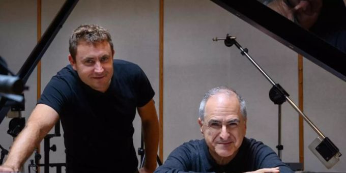 Two is company: Bassist Thomas Fonnesbaek (l.) und der Pianist Enrico Pieranunzi. Foto: Annett Ahrends Two is company: Bassist Thomas Fonnesbaek (l.) und der Pianist Enrico Pieranunzi. Foto: Annett Ahrends