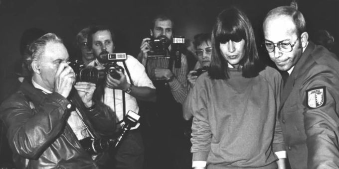 Am 6. März 1981 erschoss die Gastwirtin Marianne Bachmeier (1950-1996) in einem Lübecker Gerichtssaal den mutmasslichen Mörder ihrer Tochter. Foto: picture alliance / dpa Am 6. März 1981 erschoss die Gastwirtin Marianne Bachmeier (1950-1996) in einem Lübecker Gerichtssaal den mutmasslichen Mörder ihrer Tochter. Foto: picture alliance / dpa