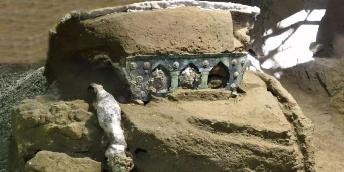 In Pompeji haben Archäologen einen einzigartigen Triumphwagen aus der Antike ausgegraben. Foto: -/Parco archeologico di Pompei/dpa In Pompeji haben Archäologen einen einzigartigen Triumphwagen aus der Antike ausgegraben. Foto: -/Parco archeologico di Pompei/dpa